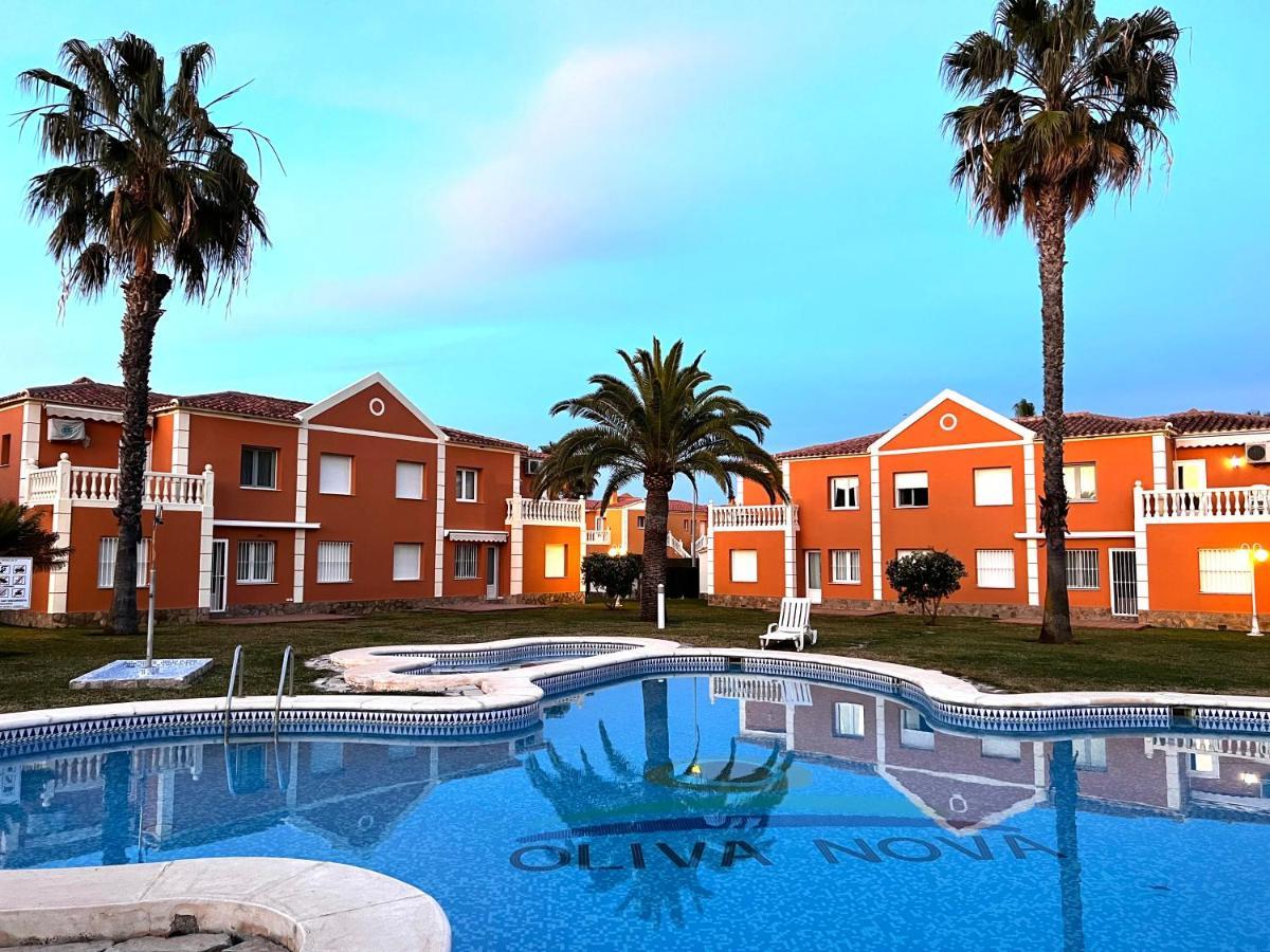 Oliva Nova Beach & Golf Resort Club Sevilla VI Bagian luar foto